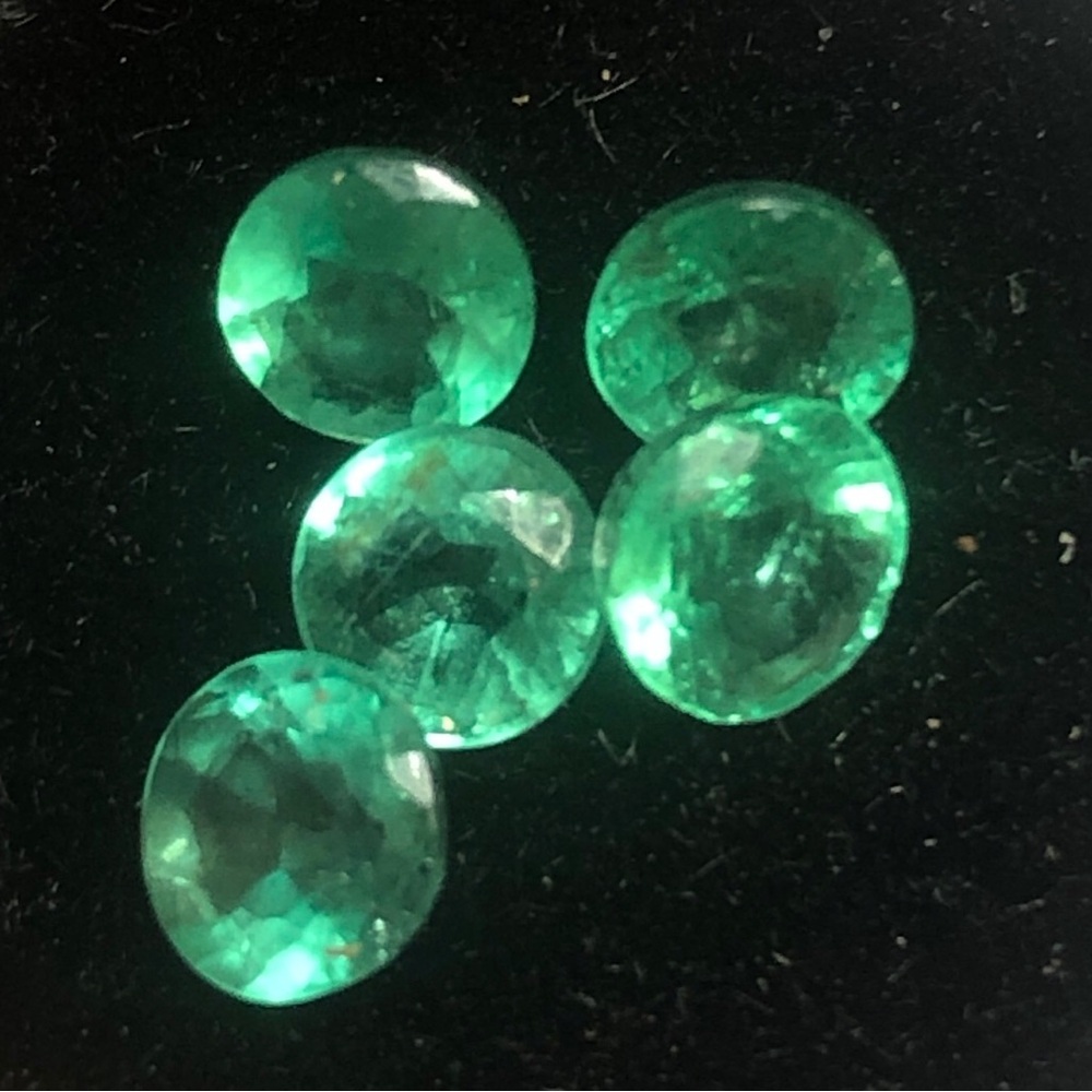 Natural Loose emerald from Zambian 1.9ct total 4-4.1mm each （nice quality）